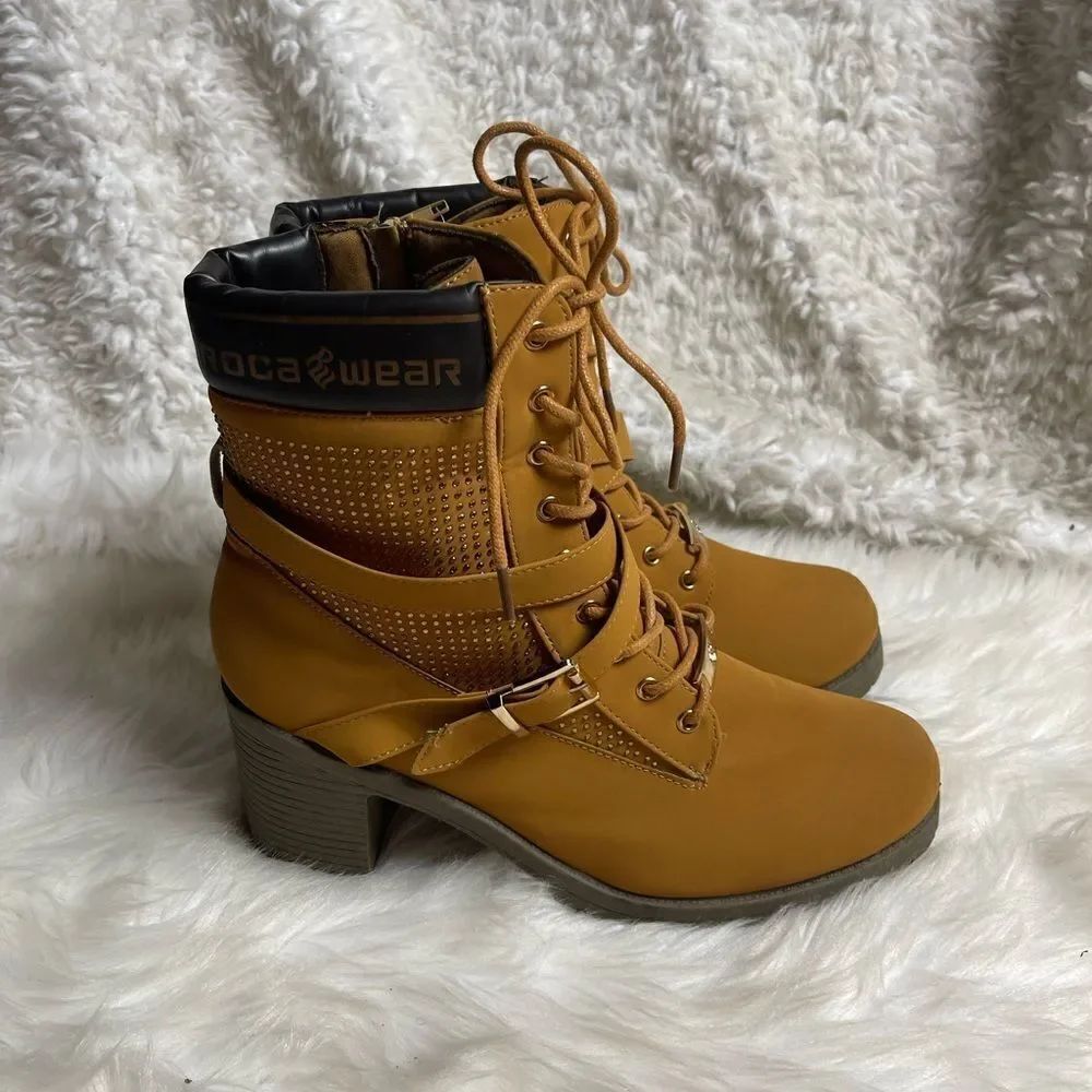 Rocawear synthetic tan lace up boots black trim and rhinestones accents SZ11